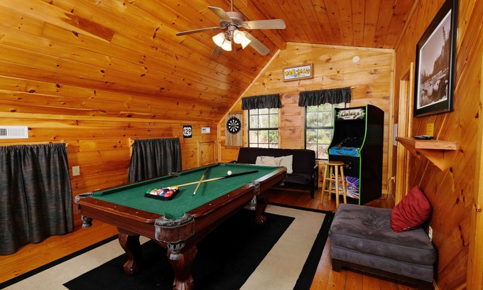 Caton Cabin | Hot tub and pool table- perfect 2 BR log cabin!