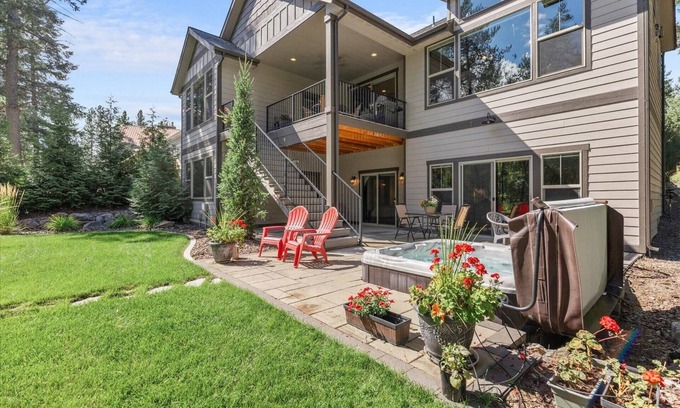 Blanchard House | Hot Tub |Blanchard Bliss at Stoneridge Golf Course |Indoor Community Pool |Silverwood |Lakefront