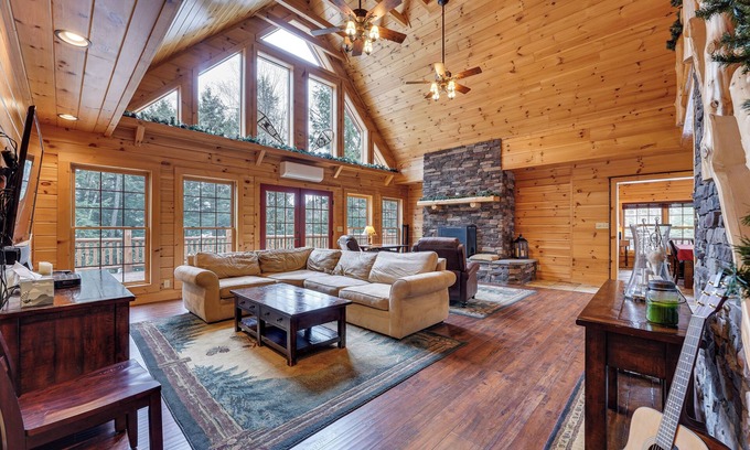 Old Forge Cottage | Hot Tub & Dock: Waterfront Cabin in Old Forge!