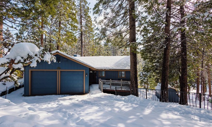 Twain Harte House | Hot Tub Dog Friendly A/C EVChgr Views GmRm KingBds NoStairEntry