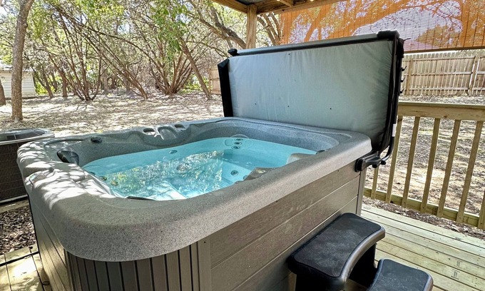 Canyon Lake House | HOT TUB/Fire Pit/Ping Pong/Fast Internet/Walk to the Lake - Lakeview Escape !