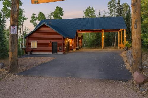 Steam Engine Meadows House | Hot Tub, Game Room! 3-Story Brian Head Home