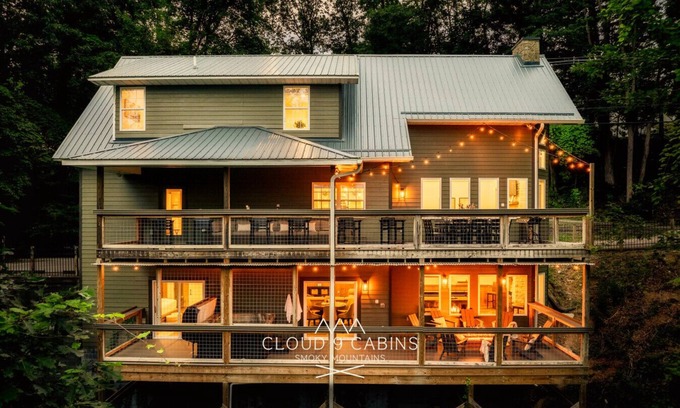 Chalet Village Cabin | Hot Tub, Game Room, Theater, Fire Pit, VIEWS, Luxury! - Ski View Lodge