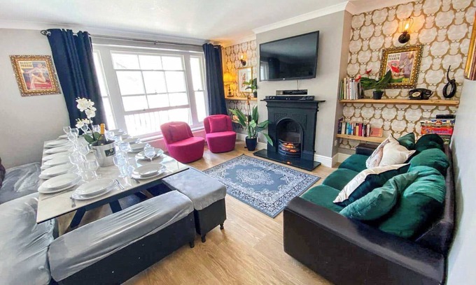 Kemptown House | Hot Tub Hideaway - by Brighton Holiday Lets