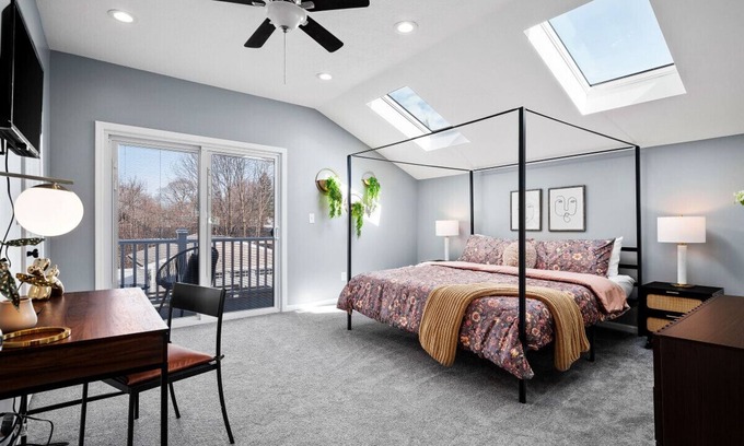 Detroit - Shoreway House | Hot Tub|N64|Mins to Downtown|Sleeps 8