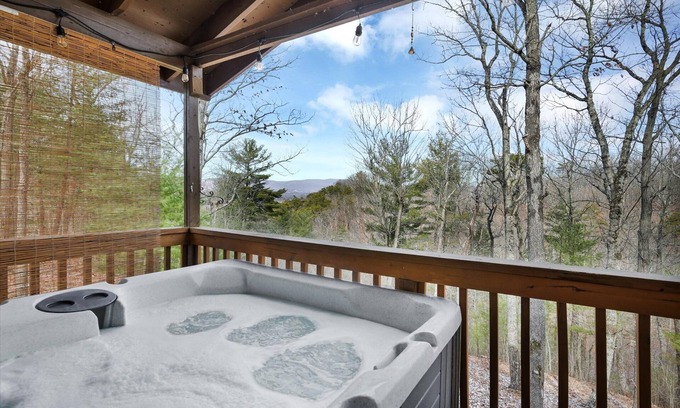 Ridgeway Cabin | Hot Tub, Private Creek Access, High Speed Internet, Romantic vibes