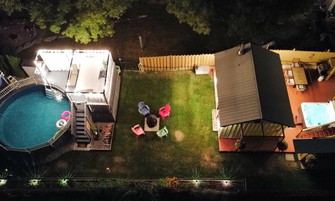 Rideau Heights House | Hot Tub Relax Haven + Firepit & Gameroom