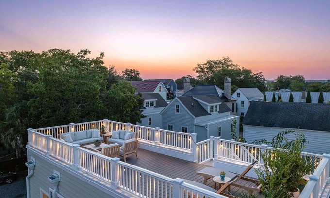 Cannonborough Elliotborough House | Hot Tub & Rooftop + Parking - 3 Blocks to King!
