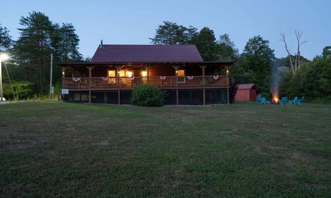 Hazel Green Apartment | Hot Tub, WiFi, Firepit - HazelBrook Haven