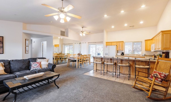 St. George Condo | Hot Tubs + Indoor Pool! | All Inclusive Amenities | Poolside | Strong Wifi | Great Value | #1017