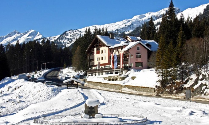 Sankt Anton am Arlberg Hotel | Hotel Mooserkreuz - INCL. LIFT PASS Double room/2 addl. beds, shower/wc, BB