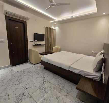 Lucknow Hotel | Hotel Airport Highway Suitable for Family and Business Travellers