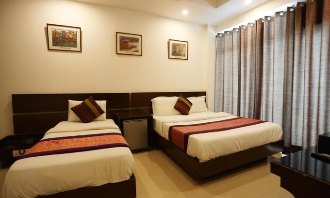 Paharganj Hotel | HOTEL AMBIENCE INN Near Rk Asharam Metro Station Paharganj New Delhi