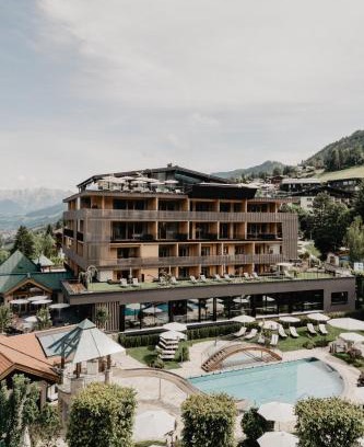 Alpendorf Hotel | Hotel Berghof - St Johann in Salzburg