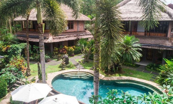Kedewatan Hotel | Hotel Bunga Permai