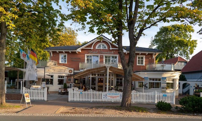 Ostseebad Prerow Hotel | Hotel & Café Strandeck