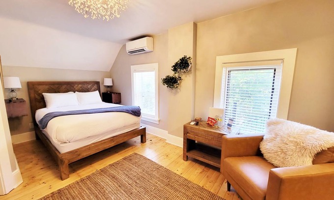 Endion Hotel | Hotel ∙ Captain's Quarters GG Barnum Mansion By Heirloom Vacations