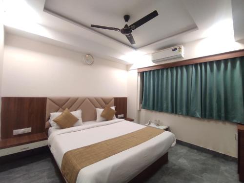 Ahmedabad Hotel | Hotel Earth Inn, Subhash Bridge, RTO Circle, Ahmedabad