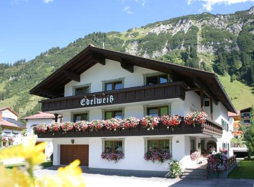 Lech am Arlberg House | Hotel Garni Edelweiss