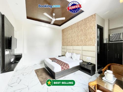 Haridwar Hotel | HOTEL LE GRACE ! HARIDWAR होटल ले ग्रेस, ஹோட்டல் லீ கிரேஸ் fully-Air-Conditioned-hotel, lift-wifi-and-Parking-availability near Ganga Ghaat and Mansa Devi Temple