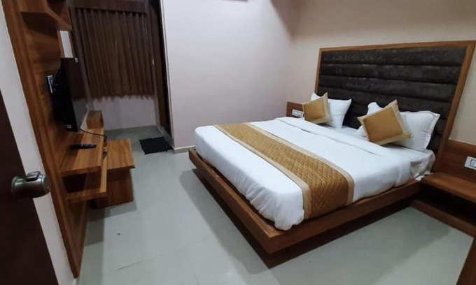 Ahmedabad Hotel | Hotel Maple View