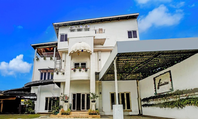 Banda Aceh Hotel | Hotel O Banda Aceh near Masjid Raya Baiturrahman formerly Wisma Tsacita