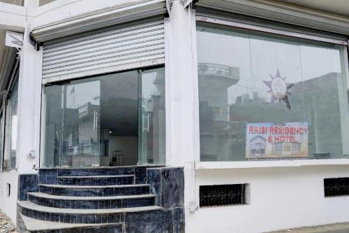 Lucknow Hotel | Hotel O Raisi Residency Hotel