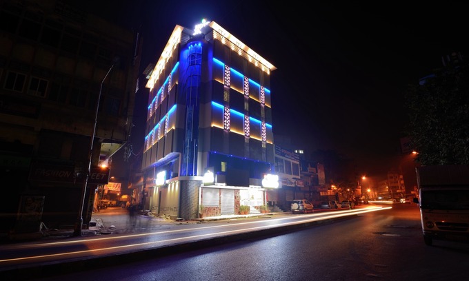 Ahmedabad City Centre Hotel | Hotel One up