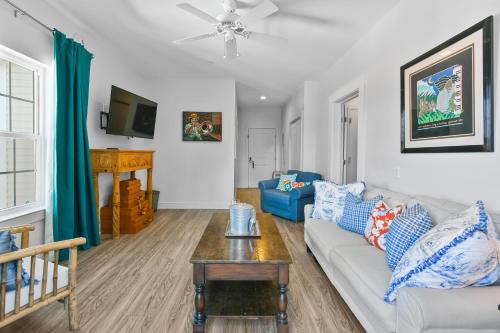 Pass Christian Apartment | Hotel Pass Christian Junior Suite 303