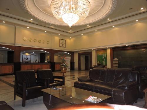 Tirupati Hotel | Hotel PLR Grand
