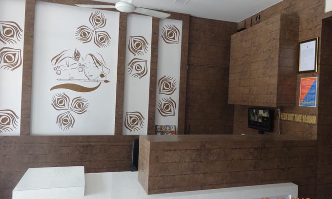 Dwarka Hotel | Hotel Radhe Krishna