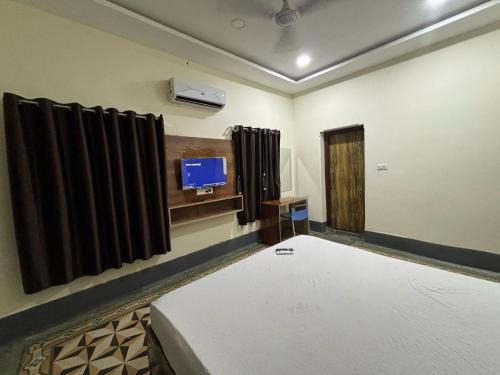 Ballygunge House | Hotel Rocking Yash Stays