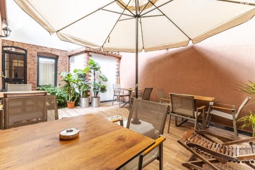 Rasimpasa Apartment | Hotel Room w Garden Near Moda Shore and Kadikoy Sq