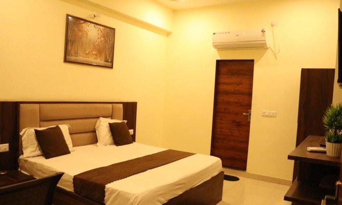 Bandikui Hotel | Hotel Swaroop
