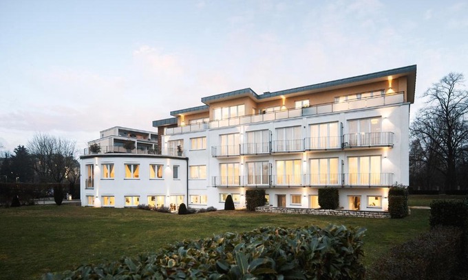 Bad Krozingen Hotel | Hotel Vier Jahreszeiten an der Therme & Kliniken Bad Krozingen Nähe Freiburg & Schwarzwald Ideal für Wellness Kur & Business Ausflüge 24h Check In- WLAN & Parken gratis