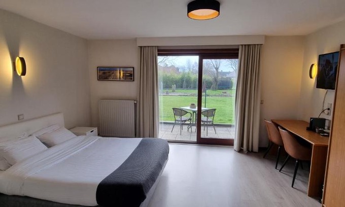 Westende Hotel | Hotel Westendia and Free Parking Top Breakfast