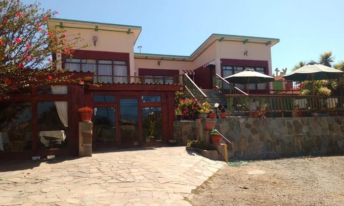 Pichidangui Hotel | Hotel y Cabañas La Rosa Nautica