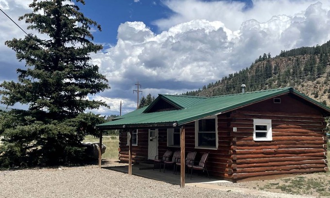 South Fork House | House ∙ 2 bedrooms ∙ 5 guests