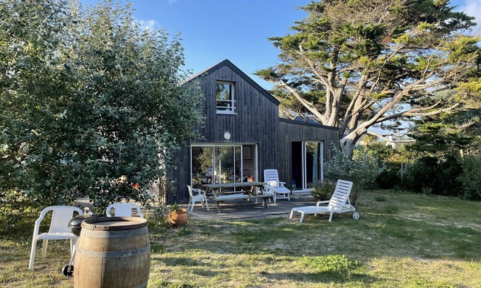 Agon-Coutainville Ski Chalet | House 30m from the sea in the dune on a fenced, wild and wooded lot