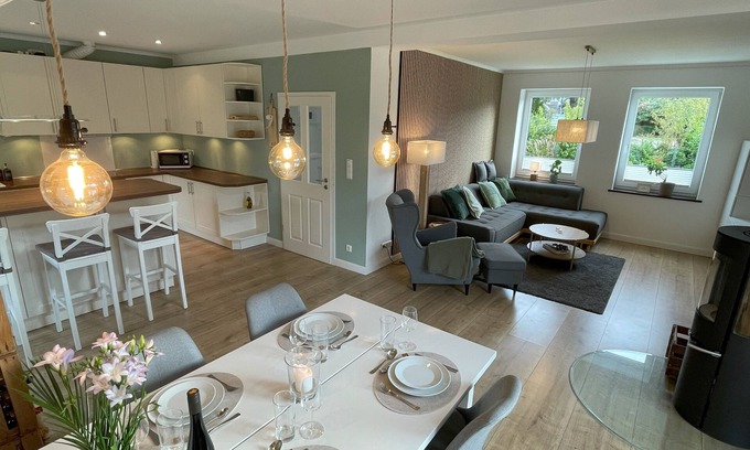 Ascheberg House | House by the lake with garden, hot tub & fire pit