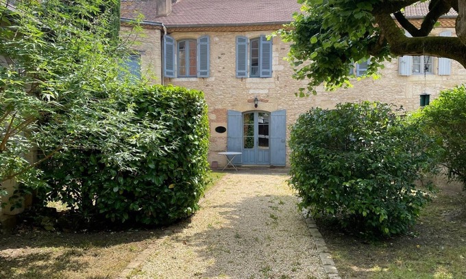Le Bugue House | House center town, perigord noir, close to shops, quiet, garden