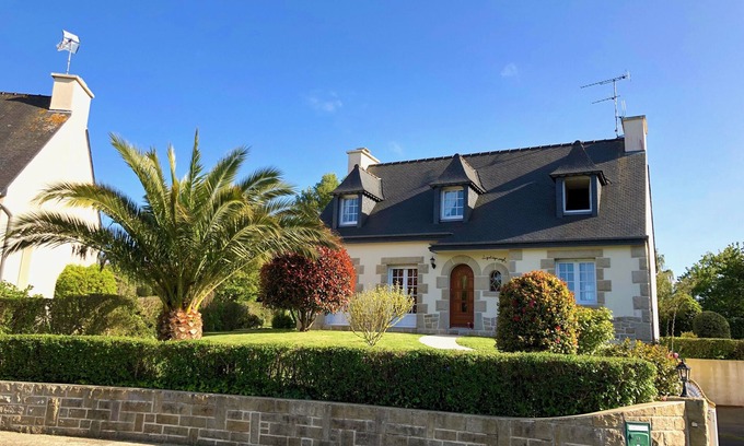 Etables-sur-Mer House | House for 10 people - sea view, beach 600m away, ideal with family or friends