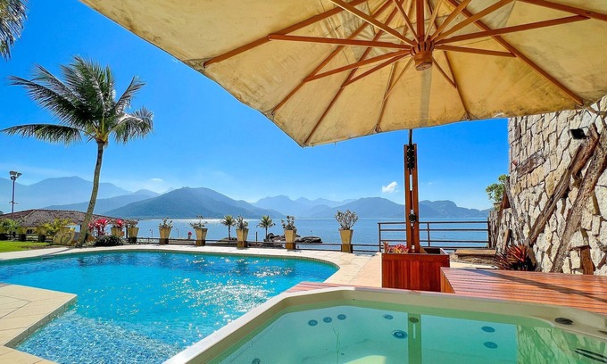 Japuiba House | House for rent in Angra dos Reis foot in the sand with swimming pool by the sea - Ang55
