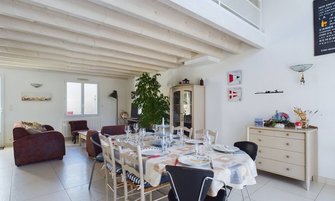 Saint-Gilles-Croix-de-Vie Ski Chalet | House for 8 with garden 600m from the beach