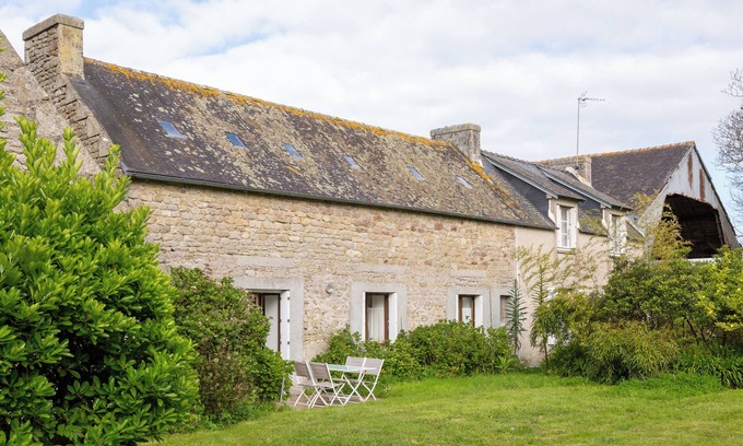 Plobannalec-Lesconil House | House 'Hortensias - Beach 5min by Car' with Private Terrace and Private Garden