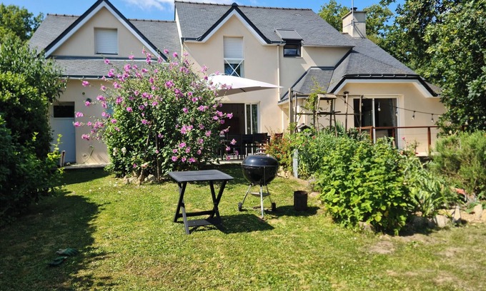 Saint-Nazaire House | House, ideal for a family. Wooded area 100m from pond and 7' from beaches