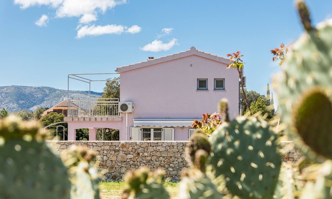 Stari Grad House | House in a beautiful Old Stone Village on Hvar Island