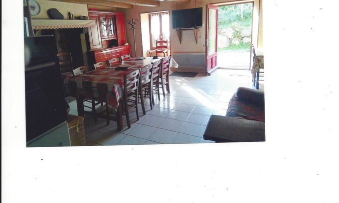 La Tour-dʼAuvergne House | House in a village close to all shops and ski resorts.