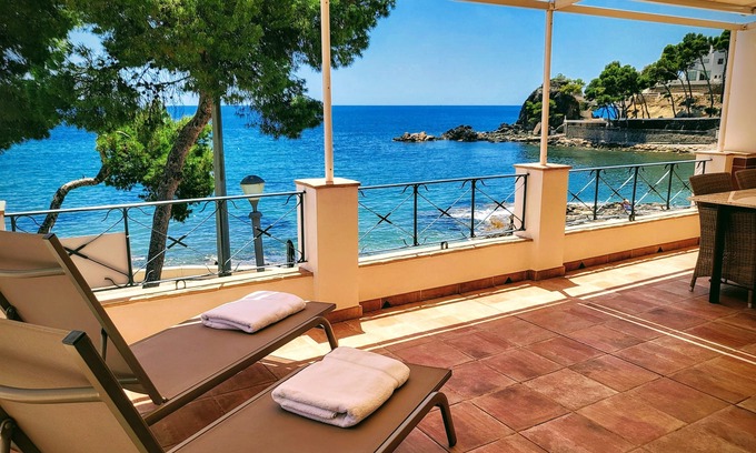 Altea House | House in Cap-Negret 36-1º Altea. 1st line of beach, Cala del Soio.