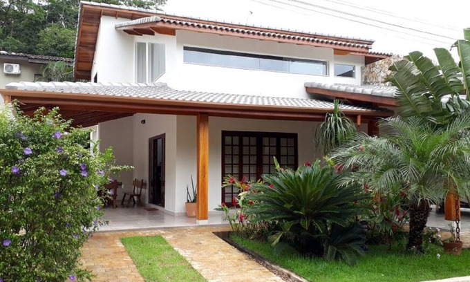 Praia do Pauba House | House in closed cond. 5 bedrooms and 3 suites, all with air, pool and churras